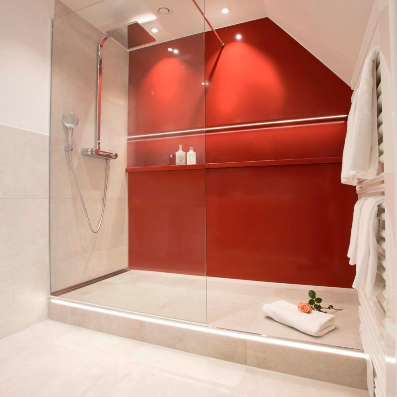 Zimmer 36: Romantisches Badezimmer mit Regendusche