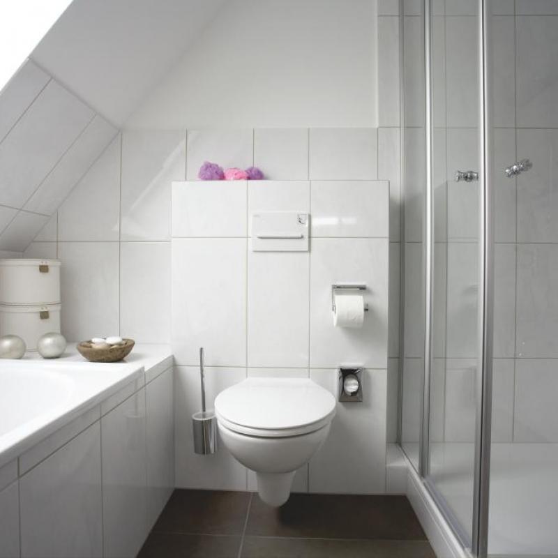 Zimmer 42: Modernes Badezimmer mit Dusche Und Badewanne 